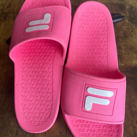 Fila, hot pink, sporty, slip on shoes. - Picture 7 of 9